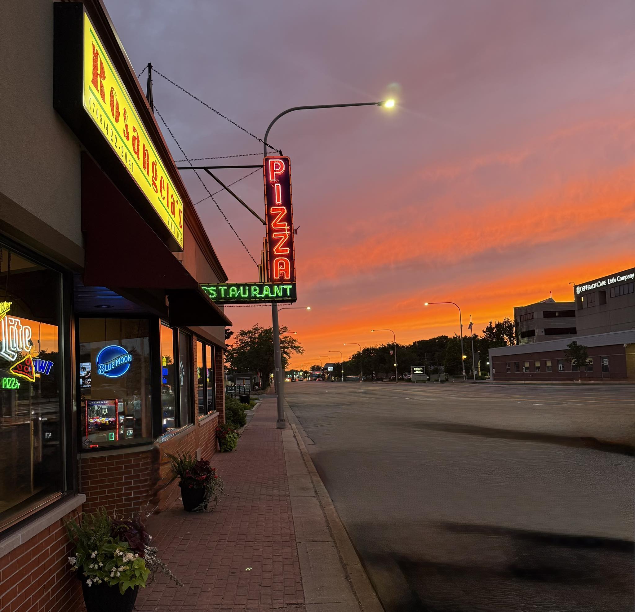 The exterior of Rosangela's Pizza restaurant in Evergreen Park